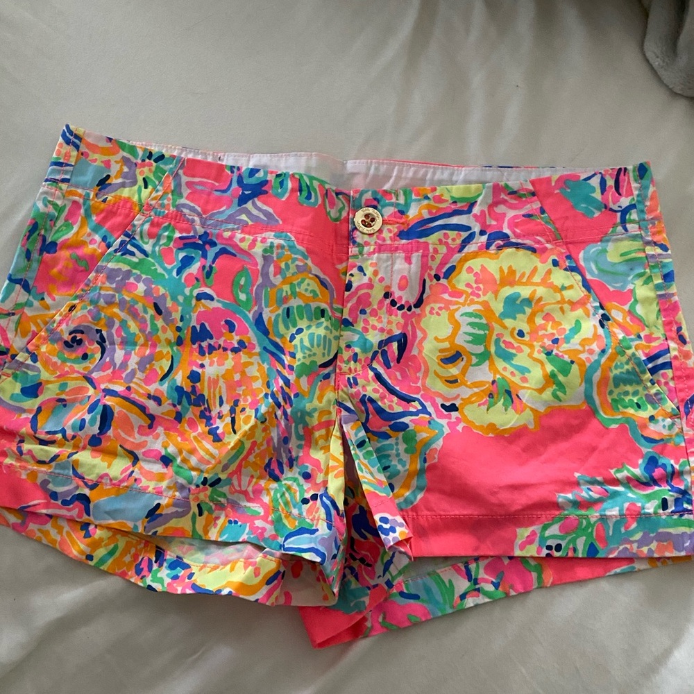 Like New Lilly Pulitzer Kerrie Short size 6!